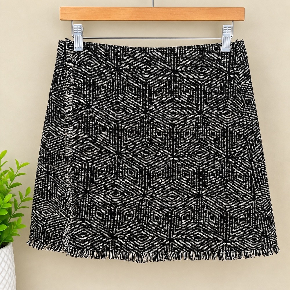 Banana Republic Black White Geometric Tweed Fringe Mini Skirt Size 10 Office